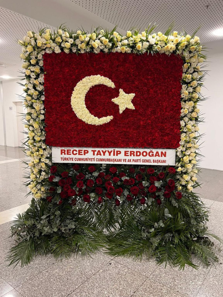 Cumhurbaşkanı Erdoğan'dan MHP Lideri Bahçeli'ye kutlama çiçeği